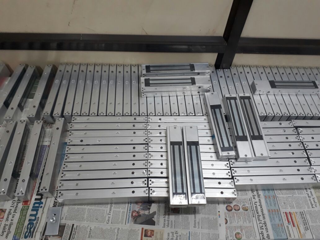 شحن من مصنع S4A: حلول التحكم في الدخول والأبواب الأوتوماتيكية جاهزة للشحن العالمي